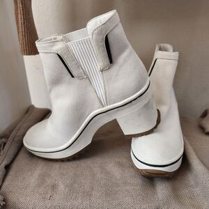 MIA White Winter Ankle Boots
